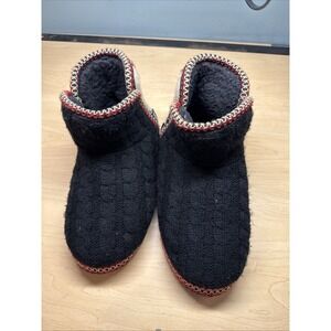 Womens Muk Luk Slippers NWT 9-10 Black Red
